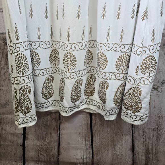 Elegant White Maxi Dress with Gold Accents - Picture 6 of 12